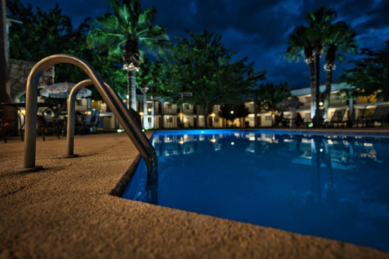 Hotel Hacienda Nuevo Casas Grandes Exterior photo